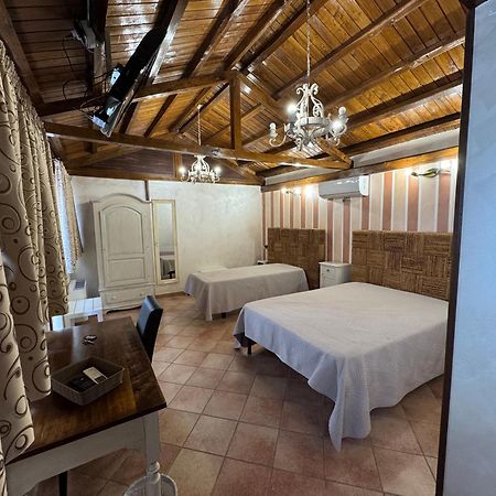 B&B Oasi Di Mamma Clara Latina Exteriör bild