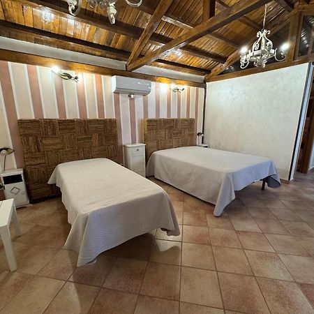 B&B Oasi Di Mamma Clara Latina Exteriör bild