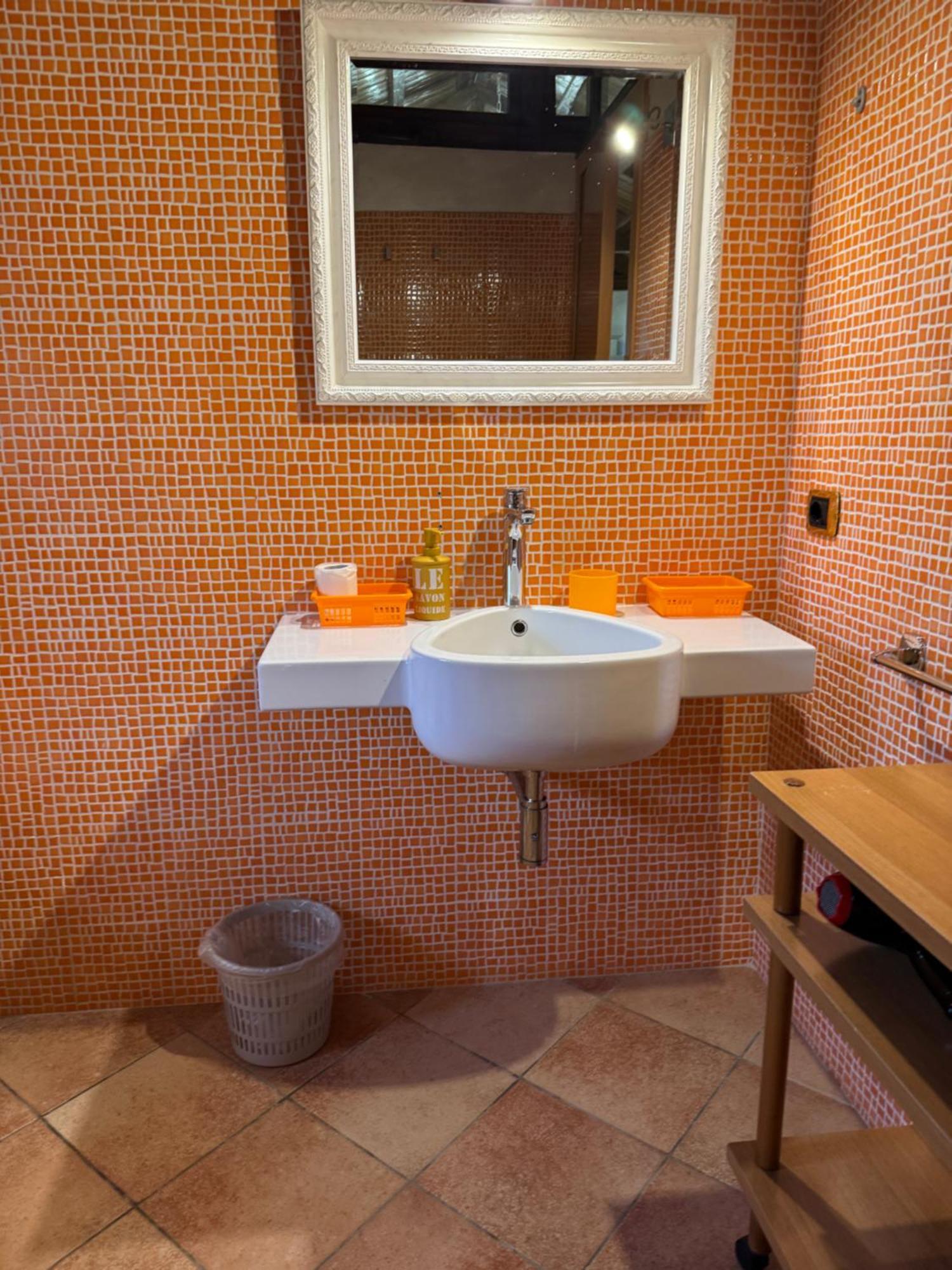 B&B Oasi Di Mamma Clara Latina Exteriör bild