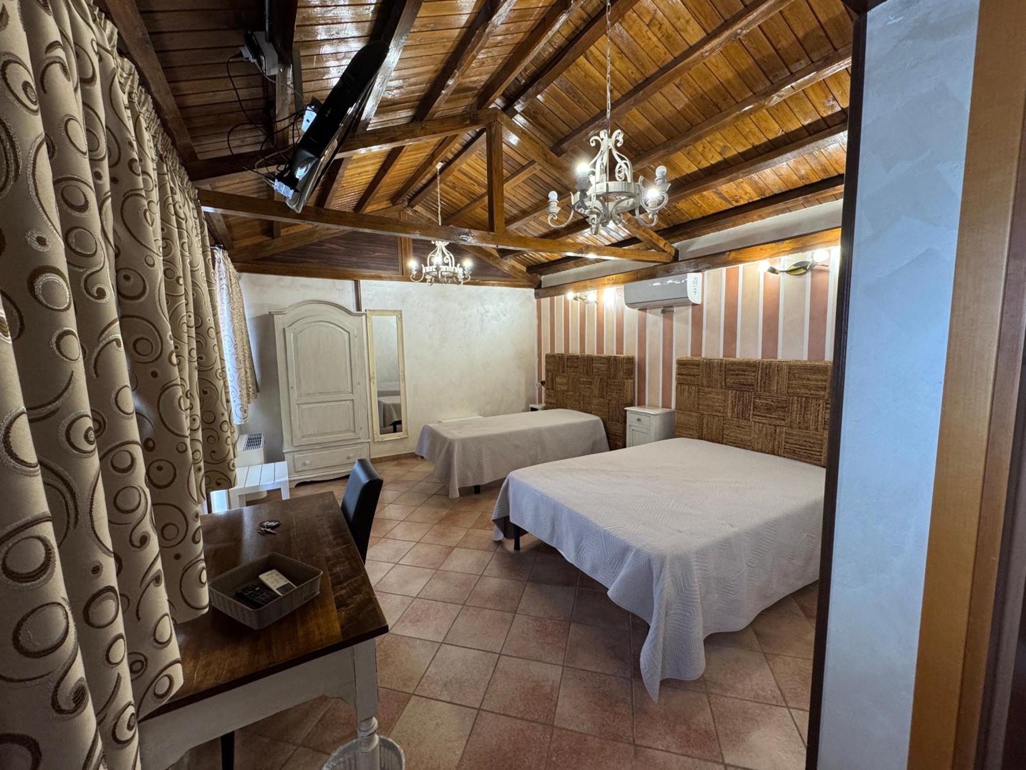 B&B Oasi Di Mamma Clara Latina Exteriör bild