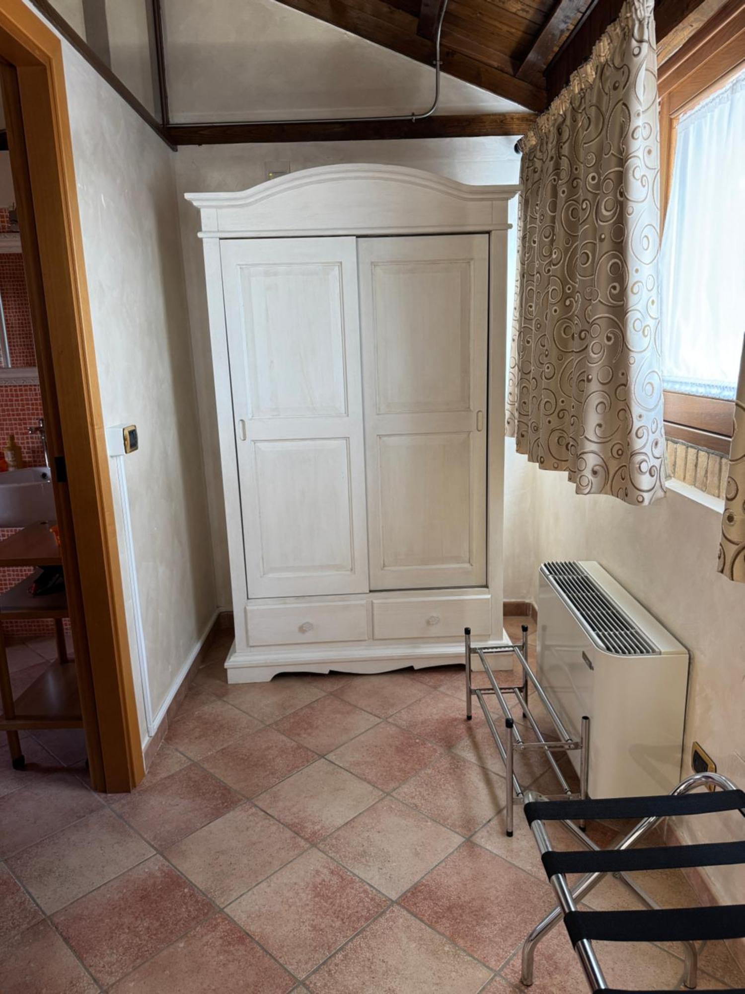 B&B Oasi Di Mamma Clara Latina Exteriör bild